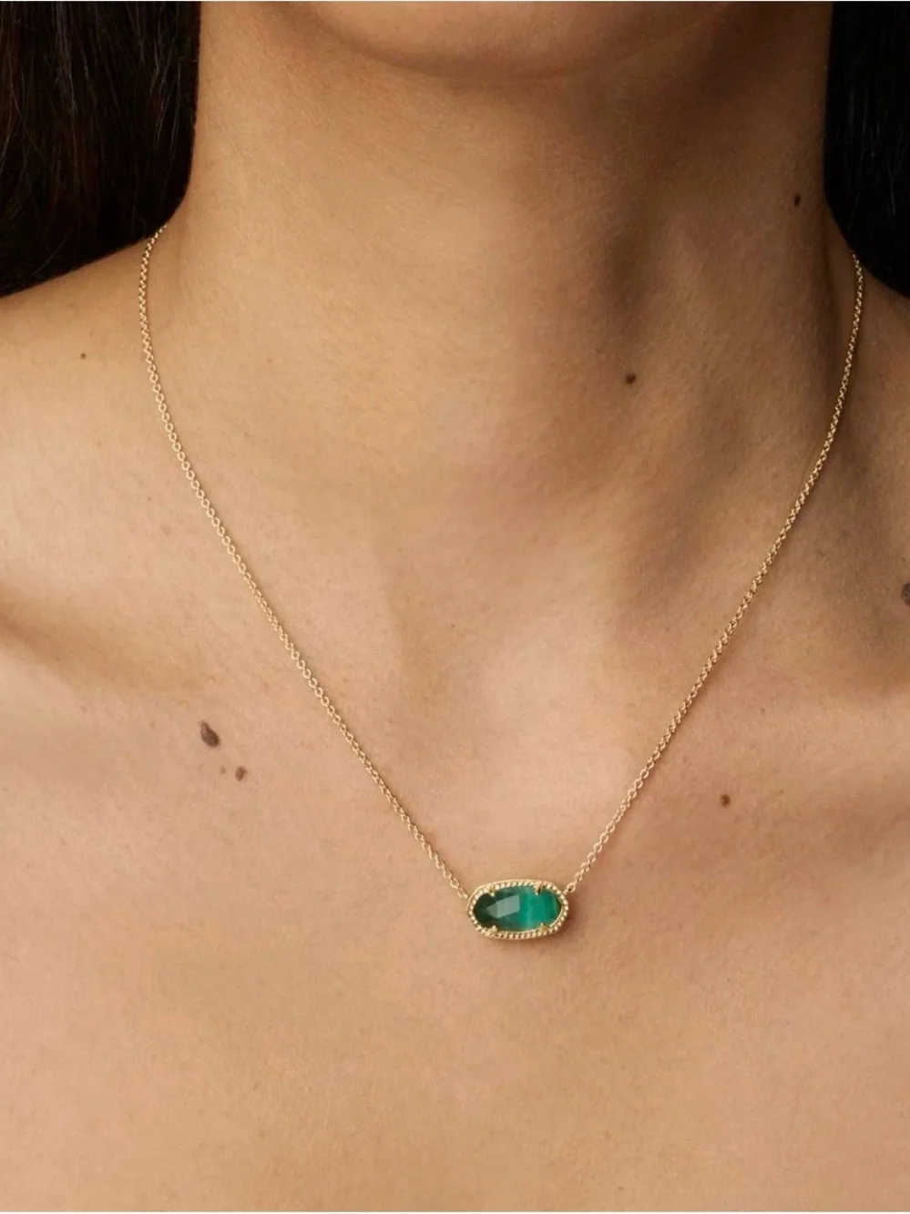 Kendra Scott Elisa Gold Pendant Necklace in Emerald Cat’s Eye